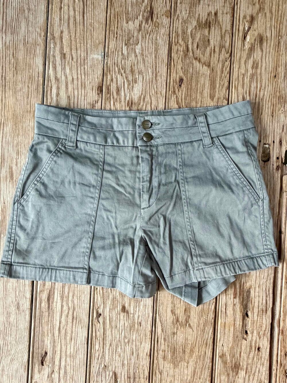 Tinsel Sage Green Mid Rise Chino Shorts Stitch Fix Size 25